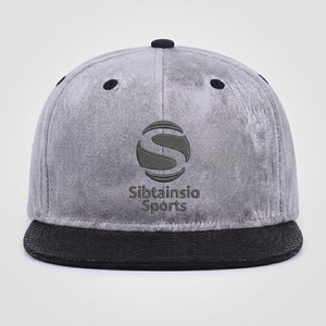 Gorra Snapback Personalizada de Gamuza Gris con Visera Plana Negra, Logotipo Bordado Premium, Gorra de Béisbol Estilo Urbano, Ajustable, Gorra Hip Hop - Product Image 1