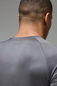 2025 personalizado de los hombres de bajo precio de color sólido de cuello redondo de manga corta transpirable stock camiseta hecha en Pakistán - Product Image 3