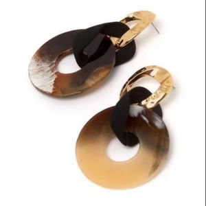 Pendientes de Botón de Cuerno de Búfalo Vintage 100% Naturales con Diseño Exclusivo, Color y Tamaño Personalizables para Mujeres y Niñas, Regalo de Joyería para Bodas - Product Image 1