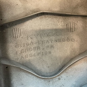 Parafango Anteriore Originale KYMCO 300 2011 in ABS e Parafango Posteriore in Fibra di Carbonio per Motociclette - Product Image 3