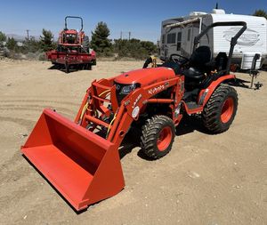 Avec chargeur frontal en stock prêt pour l'expédition maintenant - Product Image 2