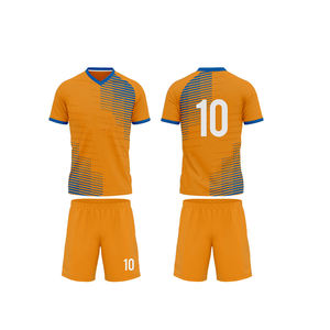 Uniformes de fútbol profesionales Color verde y blanco Sublimación Impreso Poliéster Hecho Adultos Conjuntos de uniformes de fútbol - Product Image 1