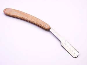 Navaja de Afeitar Personalizable con Hoja de Acero Inoxidable Intercambiable y Mango de Madera Natural para Uso Facial - Product Image 4