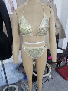 Conjunto de Vestido de playa de una pieza con cuentas llamativas Diseño sexy personalizado para salidas a la playa Listo para usar - Product Image 4