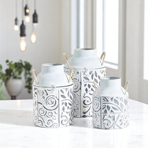 Jarrón decorativo de metal floral en relieve para granja con asas doradas, Juego de 3 jarrones de flores para decoración del hogar, fabricante de la India - Product Image 1