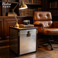 Table d'appoint carrée industrielle en aluminium faite à la main, style aviateur, avec garniture en cuir vintage, coffre de rangement à plateau relevable, meuble de maison