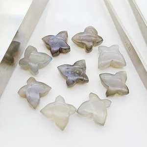 Perles de pierres précieuses lisses en forme de papillon en pierre de lune grise sculptées à la main 14 MM - Product Image 2