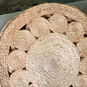 พรมปูพื้นสไตล์ทันสมัย ถักด้วยเครื่องจักรจากเส้นใยปอกระเจา  ลายขอบแบบ TIKKI  พร้อมคุณสมบัติป้องกันแบคทีเรียและกันลื่น - Product Image 2