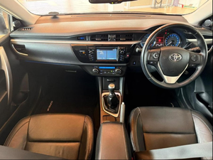 Voiture d'occasion de qualité à prix abordable, Toyota Corolla 1.8 de 2016, conduite à droite - Product Image 2