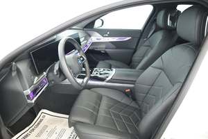 BMW i7 eDrive50 4 portes à traction avant, modèle 2024, d'occasion, en excellent état, faible kilométrage, en stock, offerte à un prix exceptionnel - Product Image 3