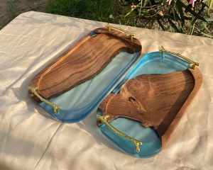 Plateaux de service en bois et résine avec poignée en métal Fabriqué avec du bois d'acacia écologique et de la résine alimentaire - Product Image 1