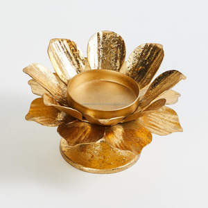 บรรยากาศไลฟ์สไตล์ที่ดีที่สุดของแสงทรงทีไลท์ทำด้วยมือสีทองรูปทรงบัวสำหรับตกแต่งบ้านและสวนคริสต์มาส - Product Image 1