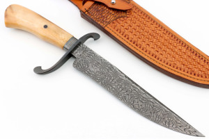 Cuchillo Bowie de hoja de Damasco San Mai hecho a mano con mango de hueso cubierta de cuero marrón personalizable OEM DIY cuchillos de supervivencia al aire libre - Product Image 3