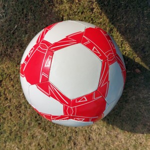 Ballon de football en cuir à bas prix Logo personnalisé Entraînement de football Ballon de football pakistanais Conception de machine Taille 5 en cuir PU - Product Image 5