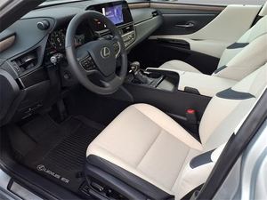 Increíble Lexus ES 350 FWD 2024 Usado en Perfectas Condiciones con Bajo Kilometraje en Existencia, Ofrecido a una Fantástica Oferta que No Querrás Perder - Product Image 4