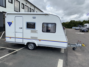Achetez une caravane de voyage de luxe de haute qualité, adaptée aux familles, avec toit rigide, salle de bain indépendante et auvent extérieur en promotion - Product Image 3