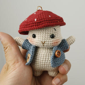 Nuevo Colgante de Ganchillo Hecho a Mano, Muñeco de Conejo Retro con Sombrero Rojo de Hilo, Lindo Amuleto para Bolso con Ojos Grandes - Product Image 4