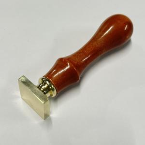 Poinçon à cire décoratif rond en laiton brun de 30 mm avec manche en bois d'érable pour l'artisanat fait main, les mariages et les fournitures d'artisanat décoratif - Product Image 3