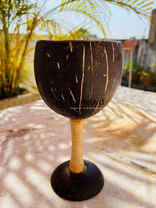 Copa de cáscara de coco para regalos de devolución de boda Vasos naturales hechos a mano para invitados de Tradebyd - Product Image 3