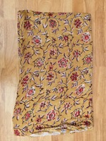 Tissu en soie jaune moutarde Jaipuri, imprimé à la main avec des motifs floraux traditionnels, textile Sanganeri pour robes ethniques