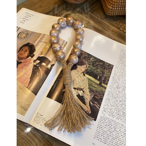 Guirnalda de inspiración rústica con acabado dorado y yute ideal para la decoración de bodas o para mejorar su espacio vital con acentos florales - Product Image 1