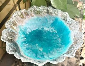 Bol de table décoratif en résine avec tourbillons artisanaux parfait pour la décoration de la maison contemporaine ou des idées de cadeaux uniques - Product Image 5