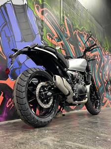 Prix réduit 2025 ROYALENFIELD GUERILLA 450 ROADSTARS Outil de finition du béton léger et à haute efficacité Disponible pour - Product Image 2