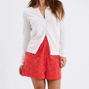 Pull élégant et décontracté pour femmes, conçu avec un design inspiré de la tendance, idéal pour les tenues modernes de tous les jours et le look tendance - Product Image 5