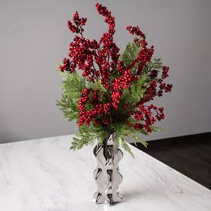 Decoración Navideña Ecológica de Ciprés Sintético Verde de 45 cm, Guirnaldas y Coronas Elegantes para Decoración Festiva del Hogar - Product Image 5