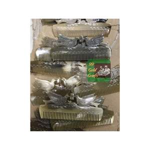 PEIGNE EN CORNE FABRIQUÉ À LA MAIN POLI AVEC DE L'HUILE NATURELLE POUR UNE TEXTURE LISSE FOURNISSANT UNE SENSATION ET UN BIEN-ÊTRE DES CHEVEUX DE QUALITÉ SUPÉRIEURE - Product Image 1