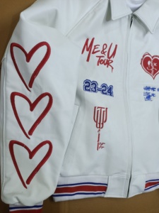 Nouvel arrivage de veste d'hiver unisexe en cuir de mouton véritable avec logo sur le devant Produit en fourrure de mouton véritable - Product Image 2