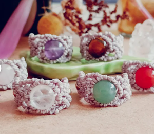 Cuentas de ágata de alta calidad con pequeñas cuentas de latón, anillo de macramé de colores de hilo mixto, anillo ajustable de temporada de verano para regalo de novio - Product Image 2