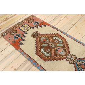 Alfombra Turca Vintage de 2.7x11 pies, Alfombra de Pasillo, Alfombra con Estampado Animal Rojo - Product Image 4