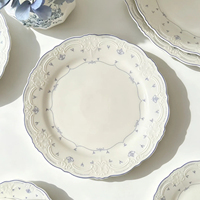Assiette de dîner en céramique bleue à motifs floraux en relief, style vintage français, assiettes à salade en porcelaine festonnées pour la maison, le restaurant et les fêtes