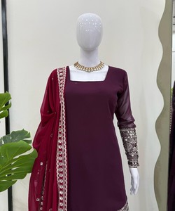 Fabuleux Party Wear Net Top Sharara Dupatta Set avec broderie florale élégante et paillettes. - Product Image 4