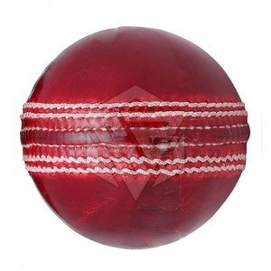 Pelota de críquet de cuero rojo de alta calidad para entrenamiento y uso en torneos, pelota de práctica de cuero rojo con logotipo personalizado - Product Image 1