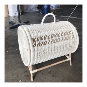 Lit pour animaux de compagnie en rotin naturel et fait à la main du Vietnam confortable et léger pour chats et chiens coussin doux à l'intérieur - Product Image 1