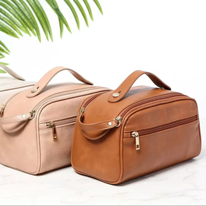 Kits Bolsa de afeitar impermeable Nueva moda Logotipo personalizado Mango de cuero Cierre de cremallera - Product Image 1