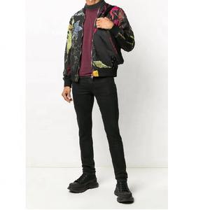 Chaquetas de invierno personalizadas de fábrica de ropa para hombre, chaqueta bomber con cuello de béisbol de estilo unisex con bordado de chenilla - Product Image 5