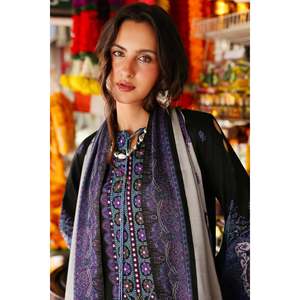 Ensemble Charizma 3 pièces : chemise, dupatta et pantalon imprimés Khaddar avec broderie Khaddar BIC-2667 - Product Image 3