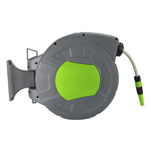 Vertak 20M+2M Carrete <span class=keywords><strong>de</strong></span> manguera <span class=keywords><strong>de</strong></span> agua con rebobinado automático para jardín, montaje en pared, bloqueo <span class=keywords><strong>de</strong></span> longitud ajustable, con pistola <span class=keywords><strong>de</strong></span> agua - Product Image 5