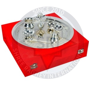 Accesorios de Pooja Thali de Latón Indio, Caja Redonda Pulida Personalizada, Paquete de Alta Calidad Hecho a Mano, Regalos de Diwali - Product Image 1