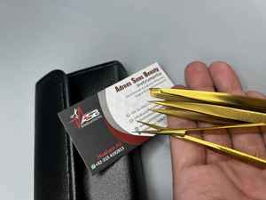 Pinzas para cejas chapadas en oro, logotipo personalizado, puntas puntiagudas inclinadas de acero sostenible, pinzas para cejas con tijera de resorte para pestañas y cejas - Product Image 4