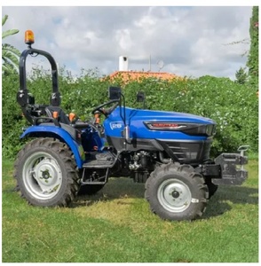 Tracteur agricole compact et polyvalent Farmtrac FT26M, moteur diesel fiable, quatre roues motrices, pour l'agriculture des petits exploitants - Product Image 1