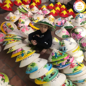 Chapeau conique artisanal vietnamien en feuilles de palmier séchées pour un usage quotidien en extérieur et des décorations culturelles - Product Image 6