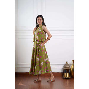 Ensemble jupe et haut en crêpe pour femme, style bohème, vert olive, avec haut orné de perles, pour le printemps/été - Product Image 1