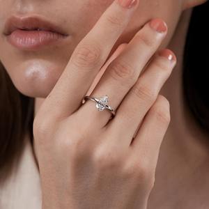 Anillo de Compromiso con Diamante Cultivado en Laboratorio, Corte Pera, 1.11 CTW, F VVS1 VVS2, Diamantes Certificados por IGI, Anillo Solitario con Diamantes de Halo Secreto - Product Image 4