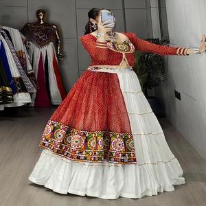 Venta caliente Rayón y Faux Georgette con estampado de Bandhanni y espejo Gamthi Work Lehenga Choli Compras en línea al precio más bajo - Product Image 1