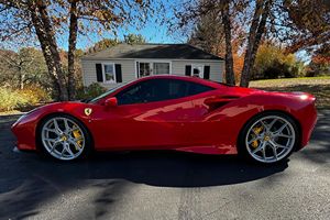 FERRARI F8 Tributo 2023, Gasolina, Bajo Kilometraje - Product Image 2