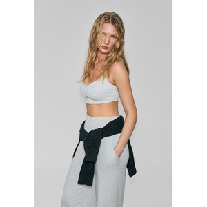 Urban Beat ZERRA Soutien-gorge de sport boutonné à bretelles et détails imprimés en tissu doux et extensible pour femme - Product Image 2
